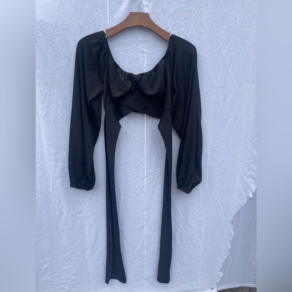 New Mode USA mini top black size Medium Nit new but great condition.